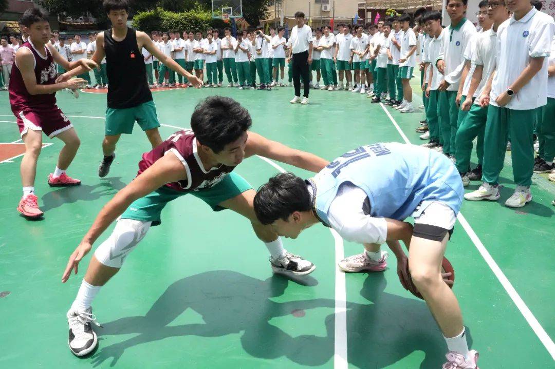 9体育-费德勒在TL比赛中出色防守，比赛局势复杂引发热议！-9体育