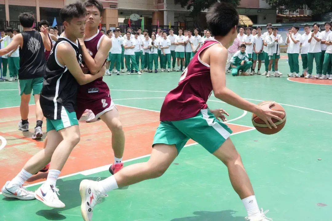 费德勒在TL比赛中出色防守，比赛局势复杂引发热议！